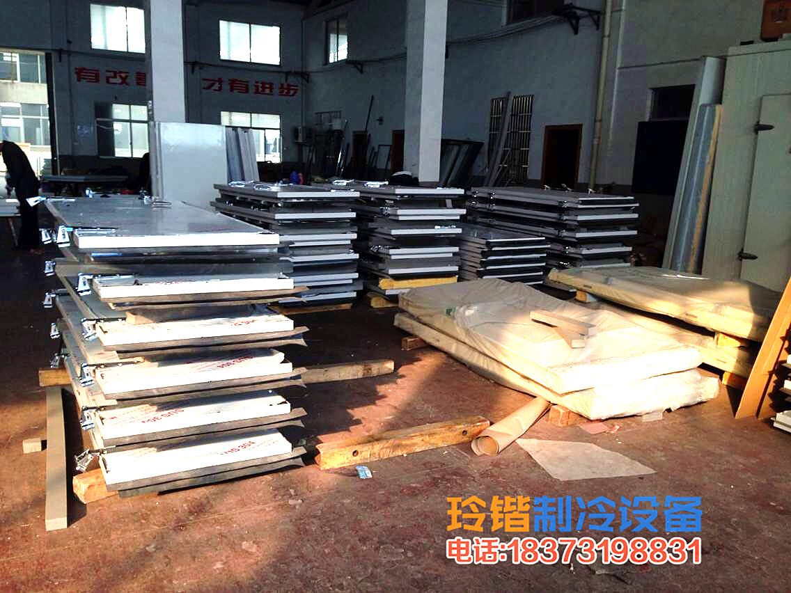 庫(kù)門(mén)生產(chǎn)車(chē)間